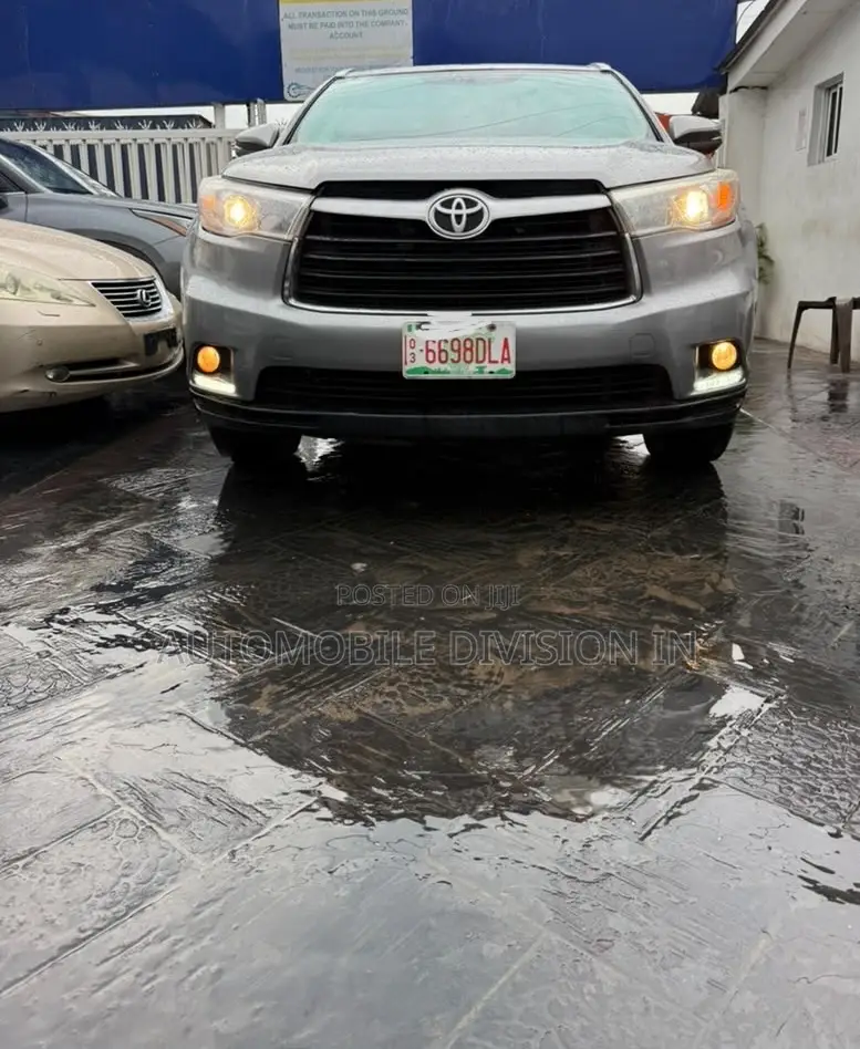 Toyota Highlander XLE V6 4x4 (3.5L 6cyl 6A) 2016 Silver