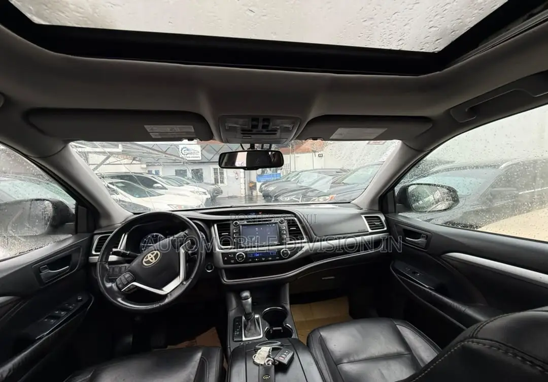 Toyota Highlander XLE V6 4x4 (3.5L 6cyl 6A) 2016 Silver