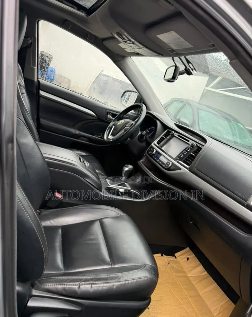 Toyota Highlander XLE V6 4x4 (3.5L 6cyl 6A) 2016 Silver