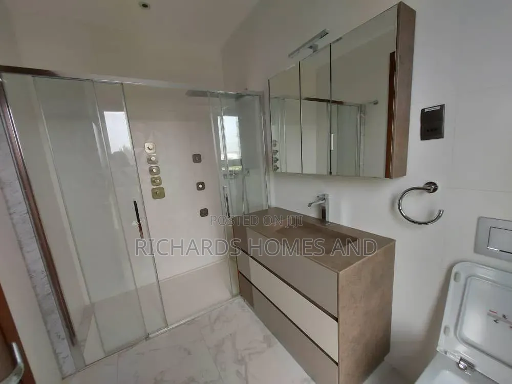 3bdrm Apartment in Banana Island for rent