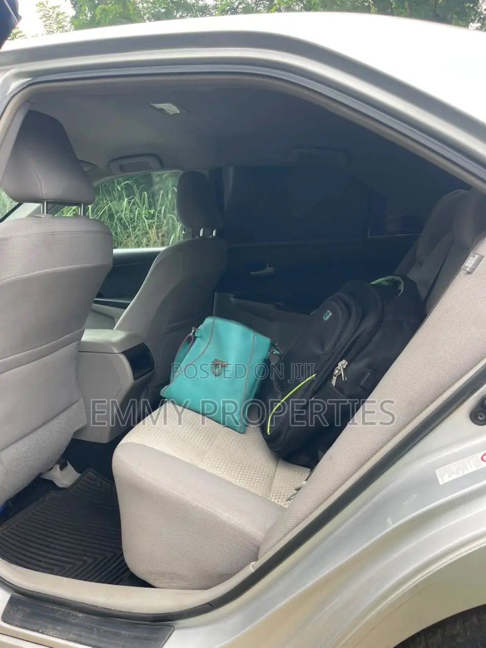Toyota Camry LE 4dr Sedan (2.5L 4cyl 6A) 2013 Silver