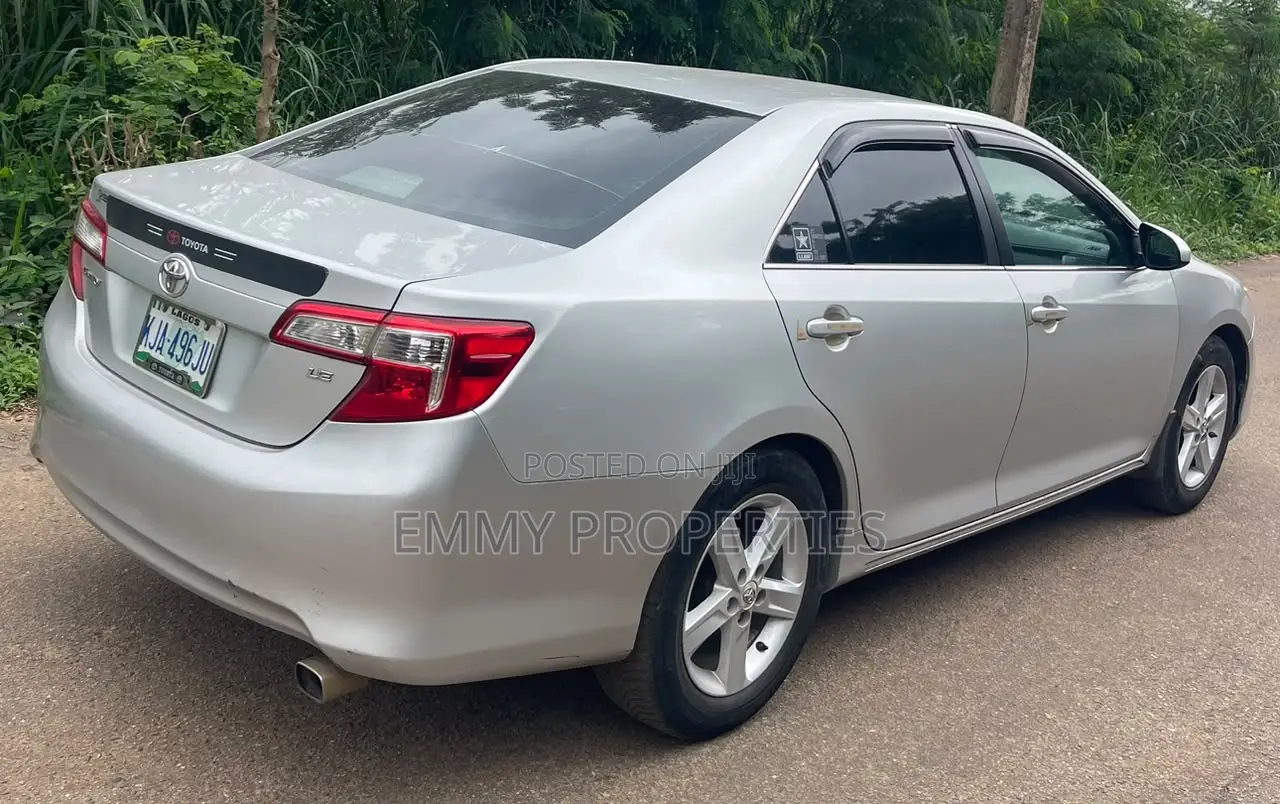 Toyota Camry LE 4dr Sedan (2.5L 4cyl 6A) 2013 Silver