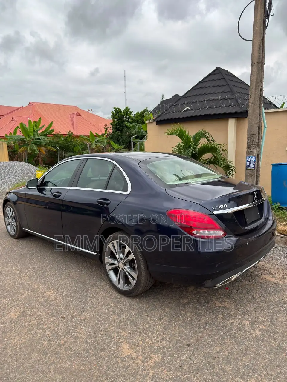 Mercedes-Benz C300 2017 Blue