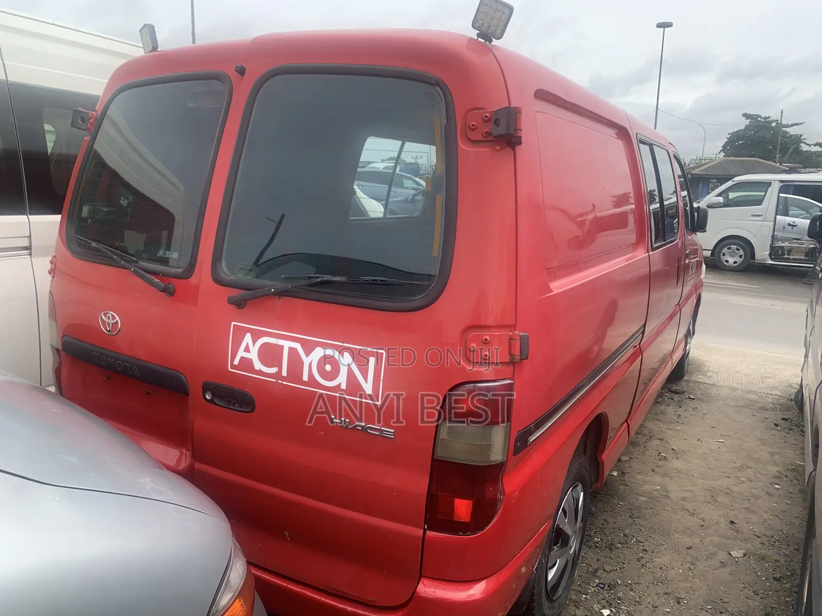 Toyota HiAce 2006 Red