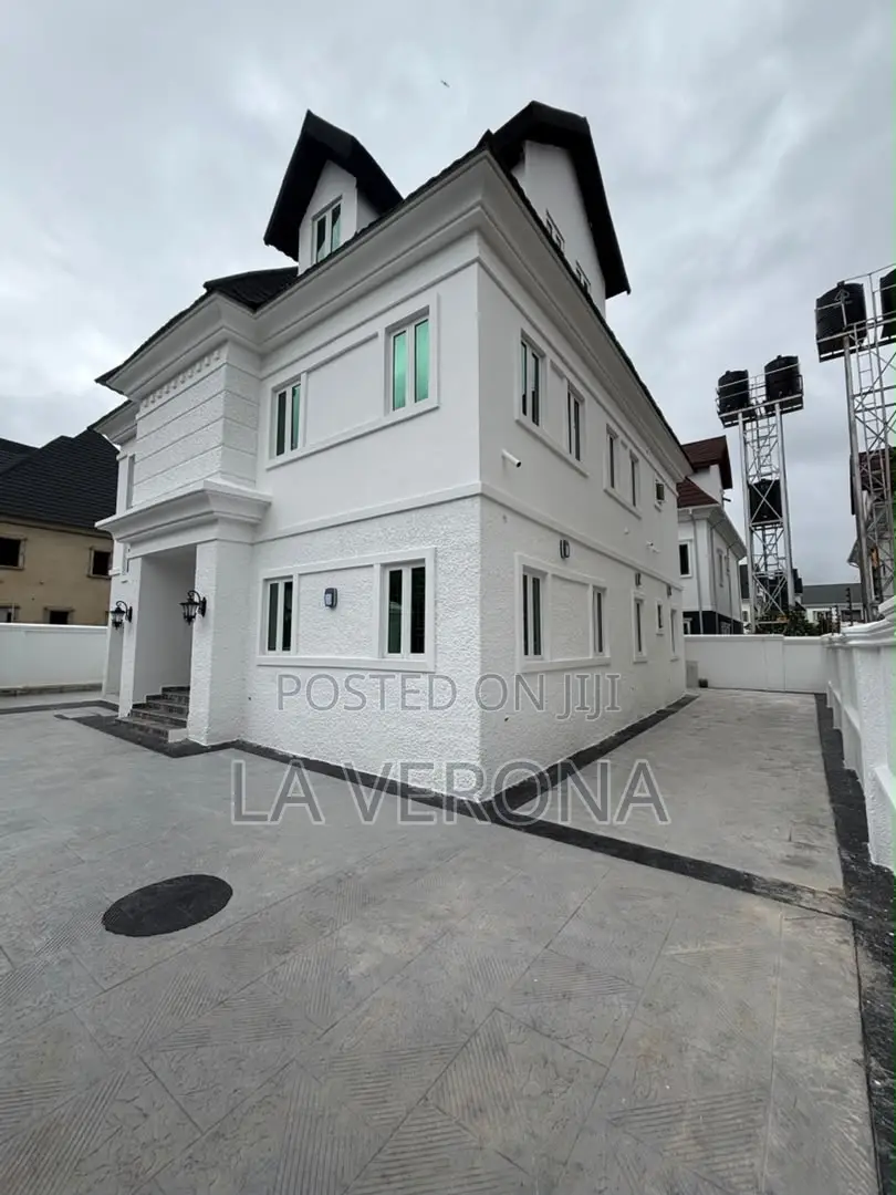 5bdrm Duplex in Idu for sale