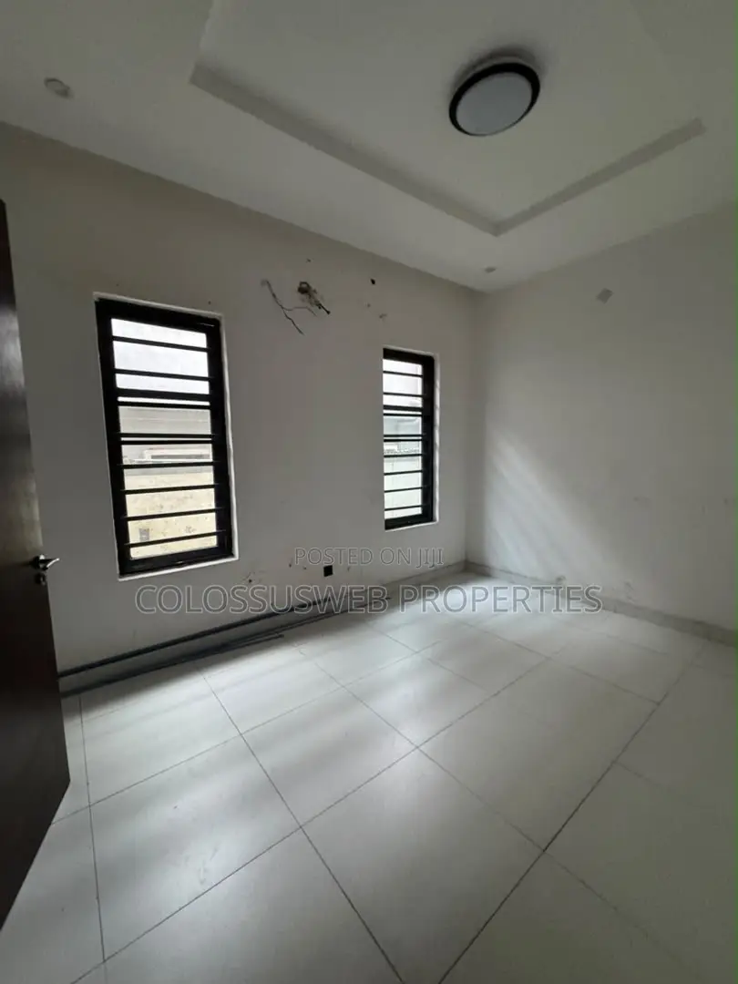 4bdrm Bungalow in Ologolo, Lekki for rent
