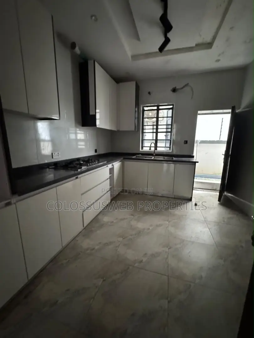4bdrm Bungalow in Ologolo, Lekki for rent