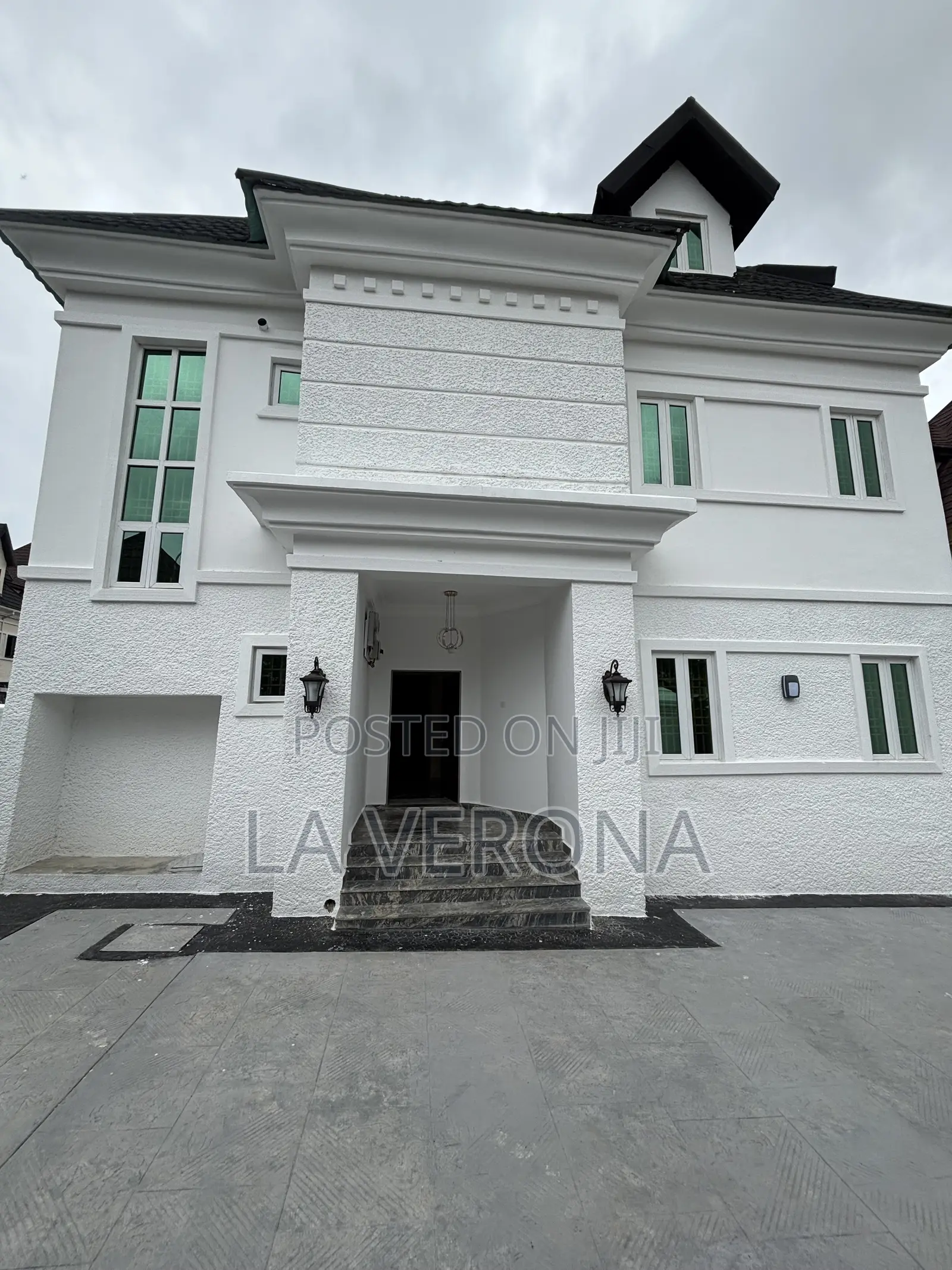 5bdrm Duplex in Idu for sale