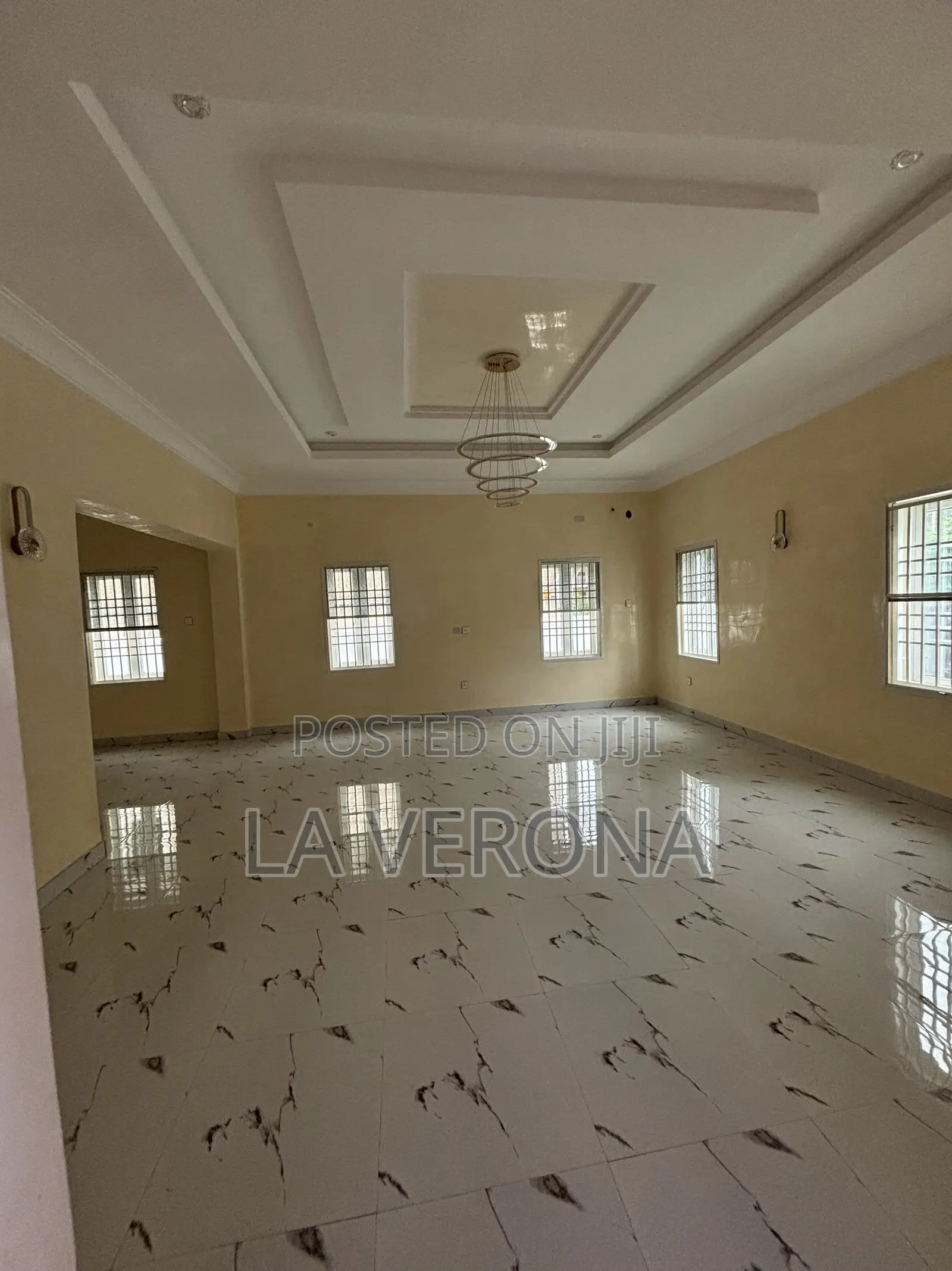 5bdrm Duplex in Idu for sale