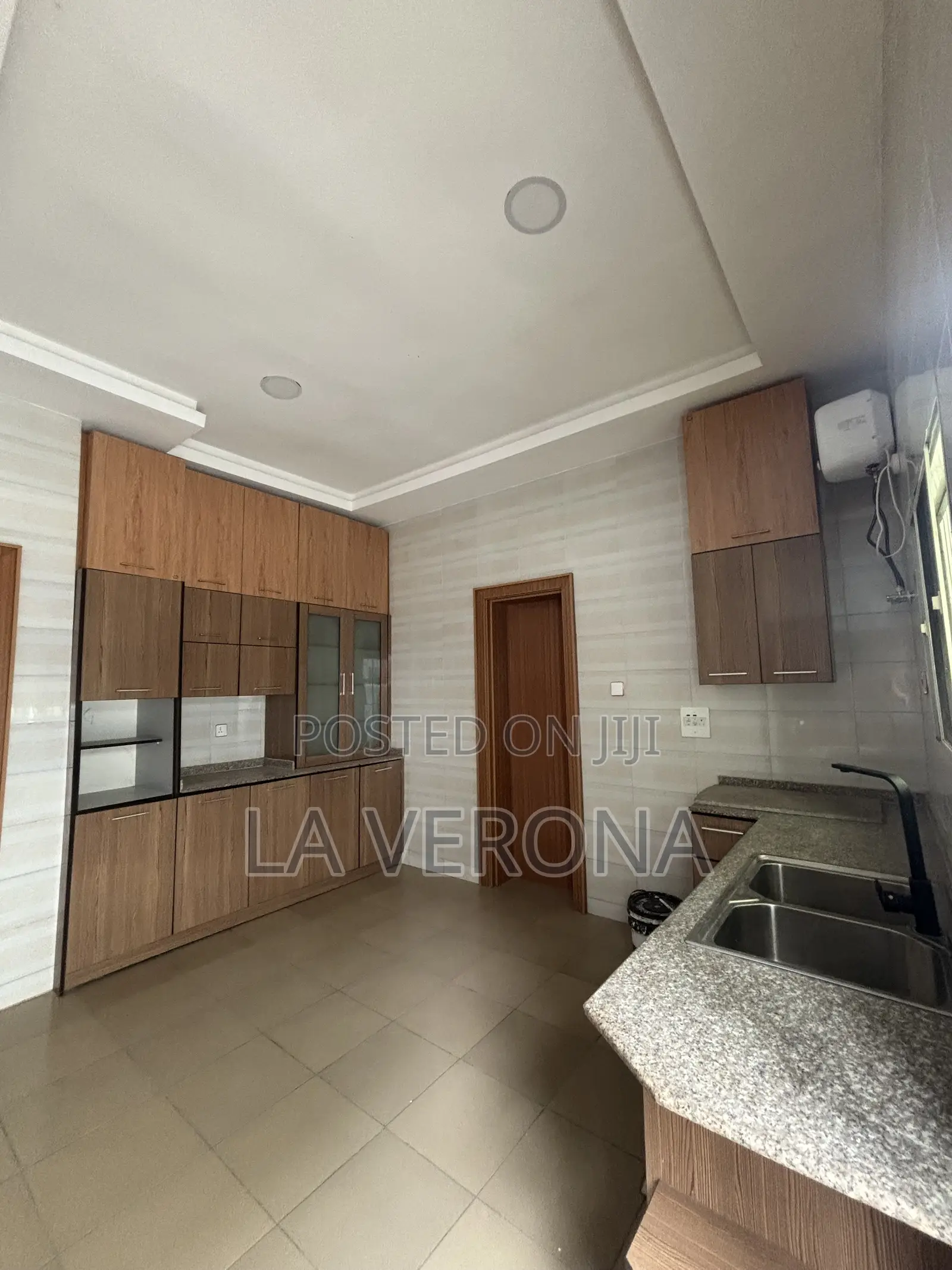 5bdrm Duplex in Idu for sale