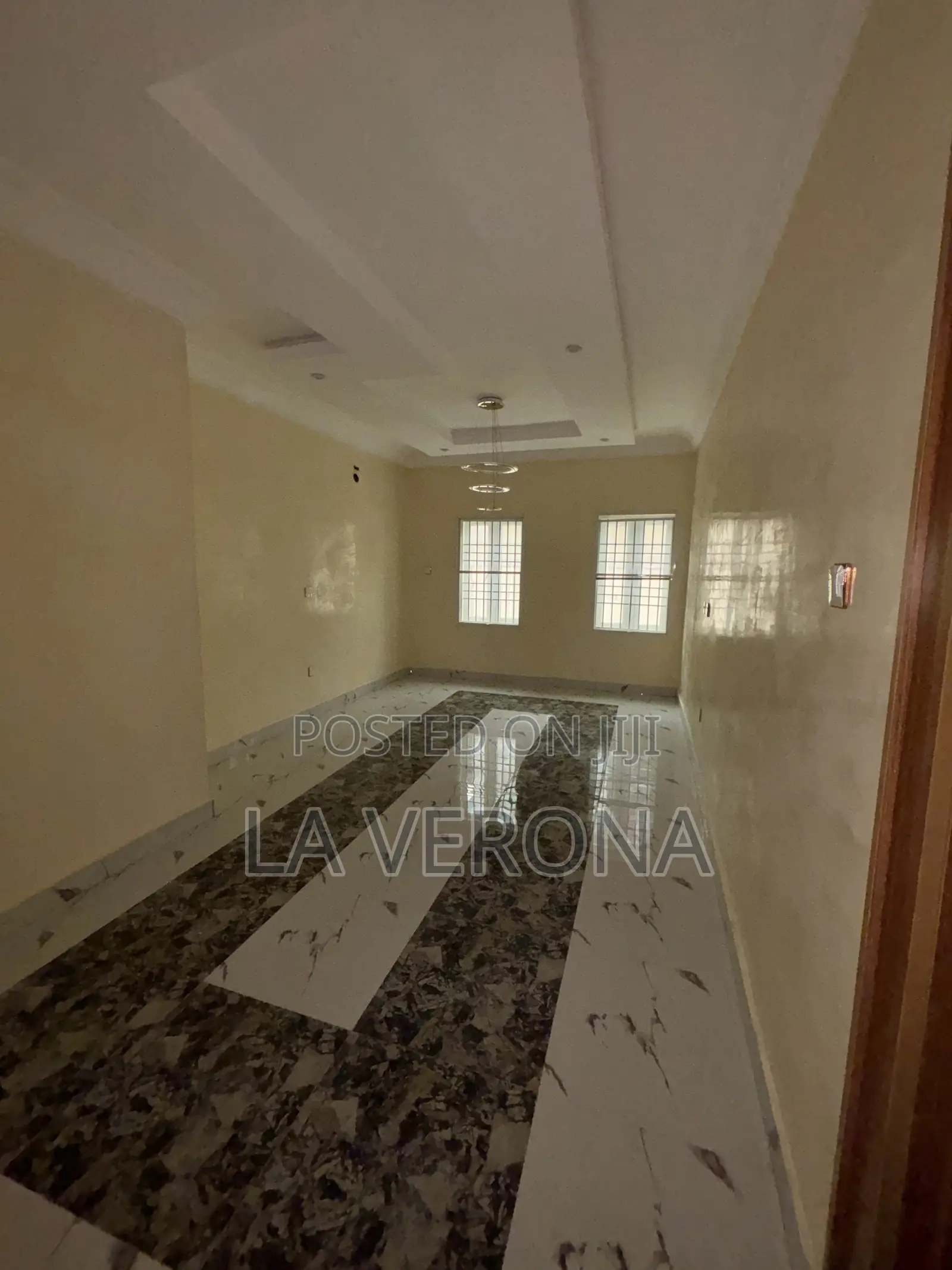 5bdrm Duplex in Idu for sale