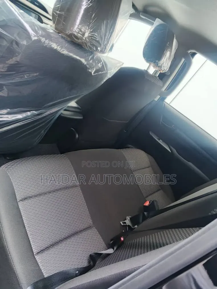 New Toyota Hilux 2025 Black