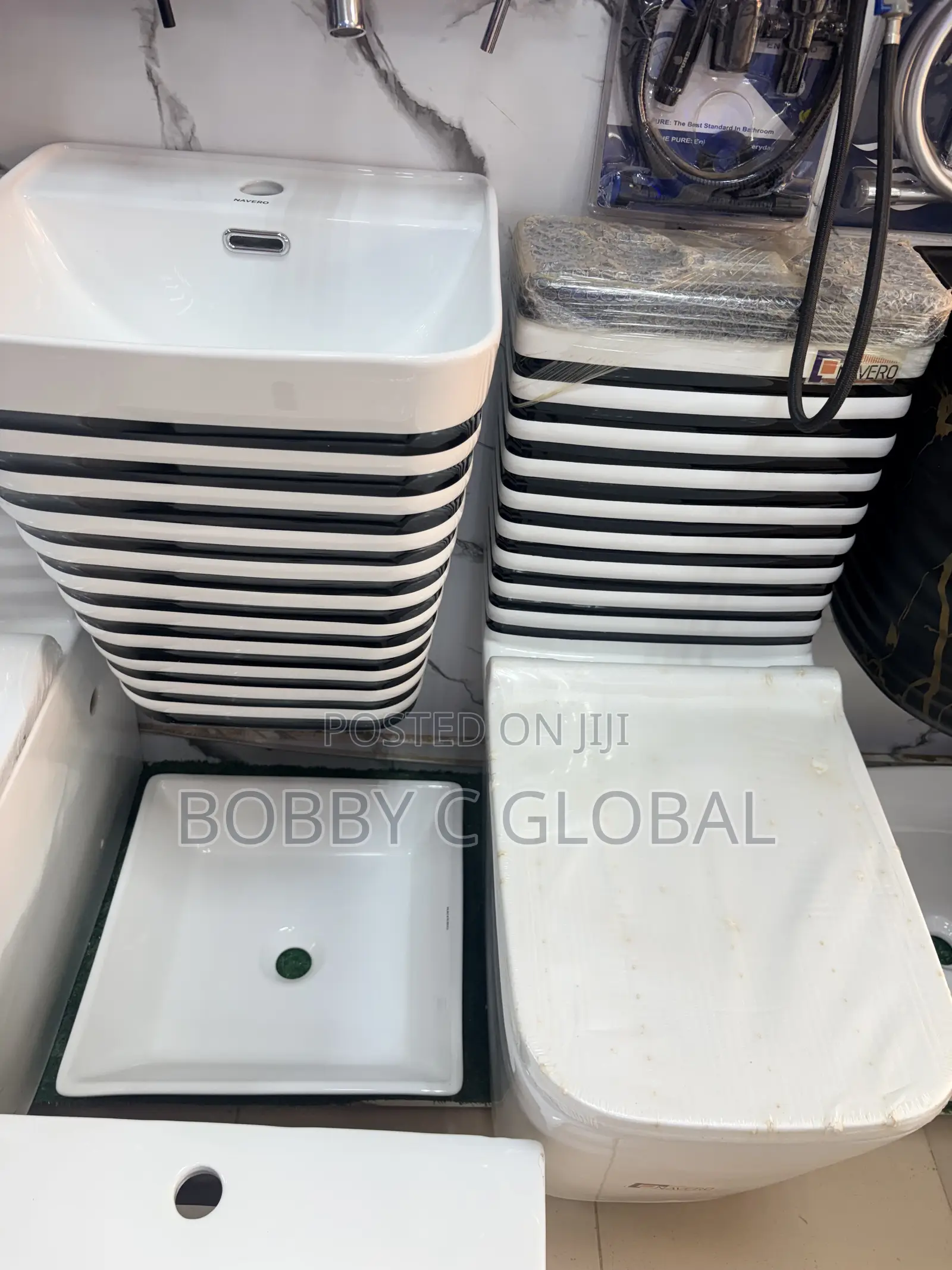 White Black One-Piece Ceramic Water Closet (WC)