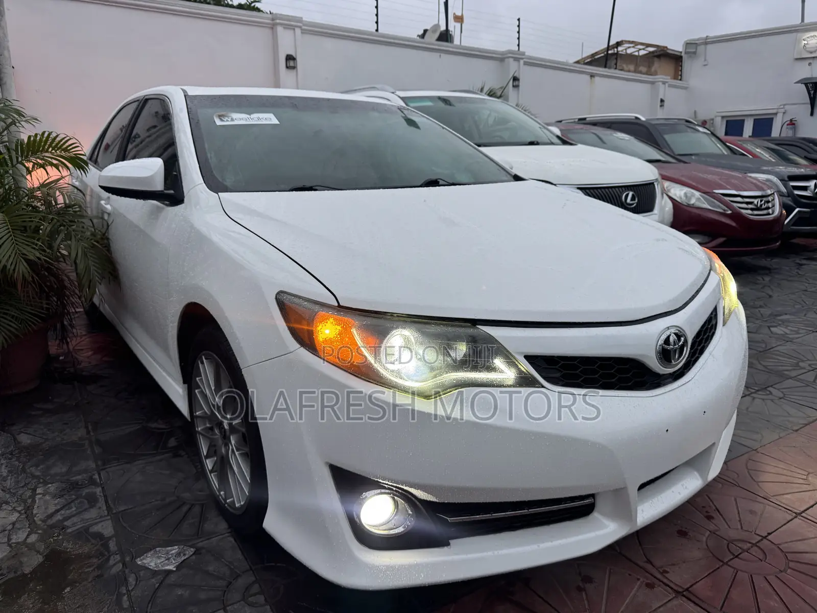 Toyota Camry SE V6 4dr Sedan (3.5L 6cyl 6A) 2012 White