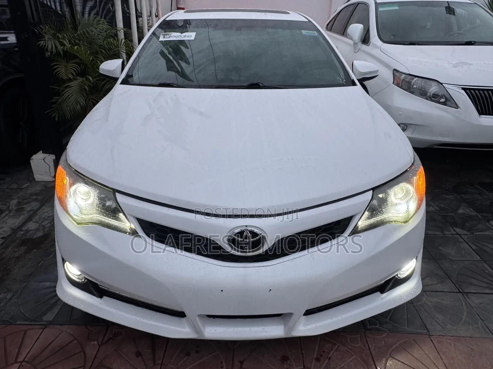 Toyota Camry SE V6 4dr Sedan (3.5L 6cyl 6A) 2012 White