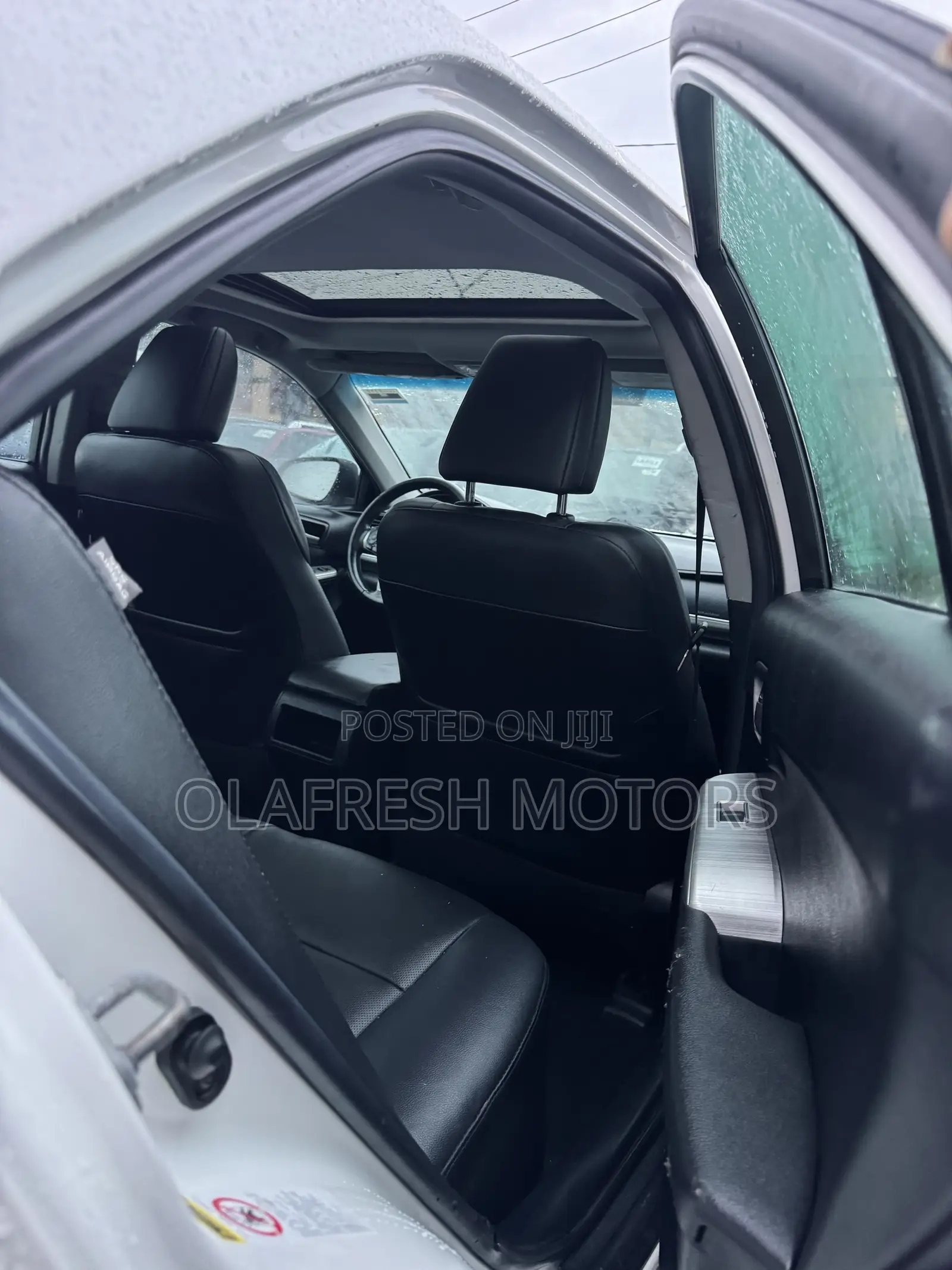 Toyota Camry SE V6 4dr Sedan (3.5L 6cyl 6A) 2012 White