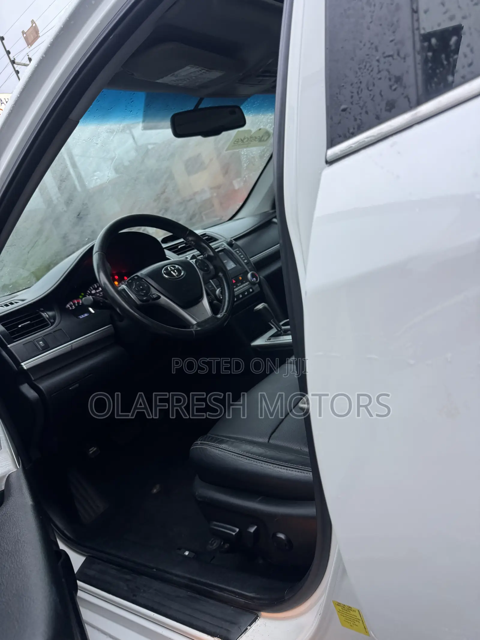 Toyota Camry SE V6 4dr Sedan (3.5L 6cyl 6A) 2012 White
