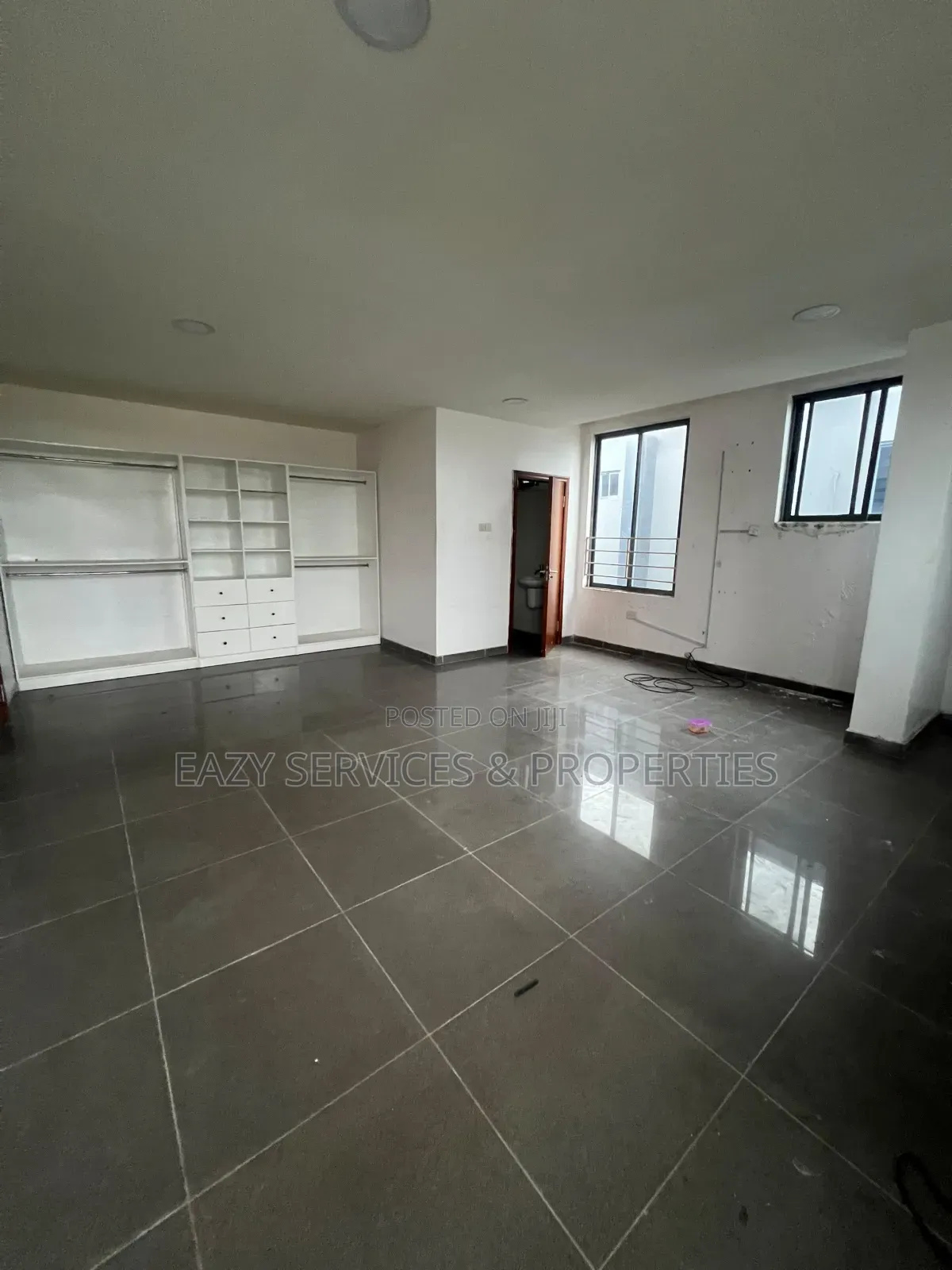 3bdrm Apartment in Gated And Secured, Lekki Phase 1 for rent