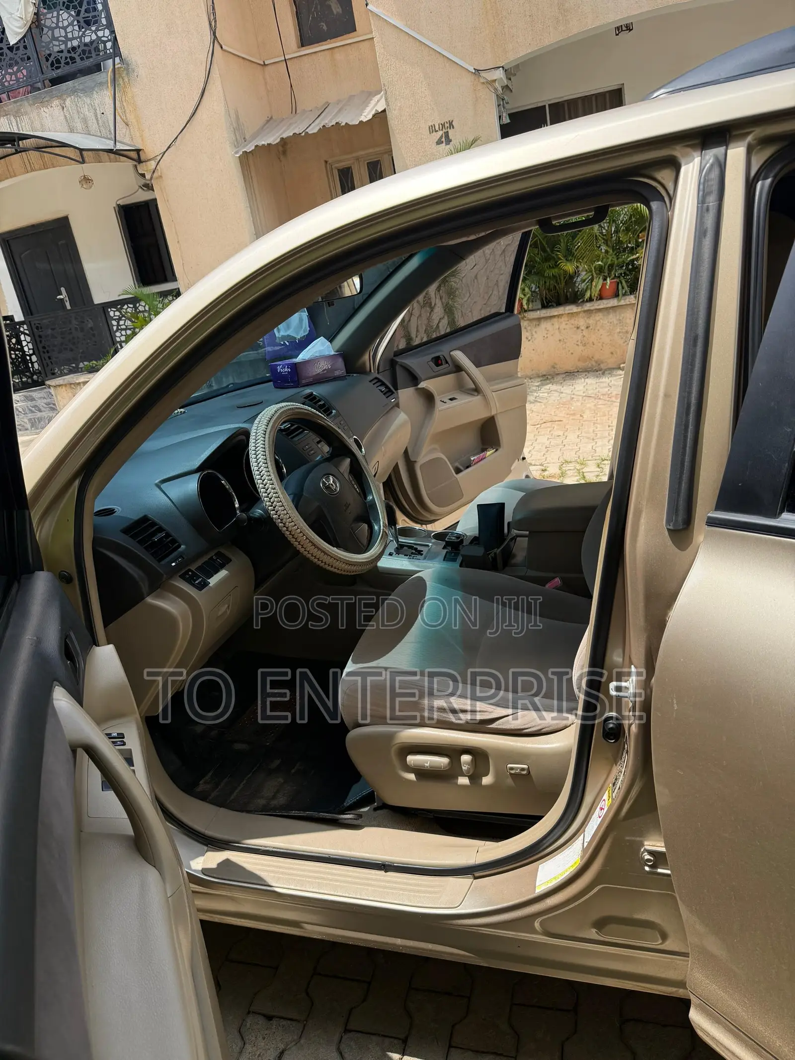 Toyota Highlander 2010 Gold