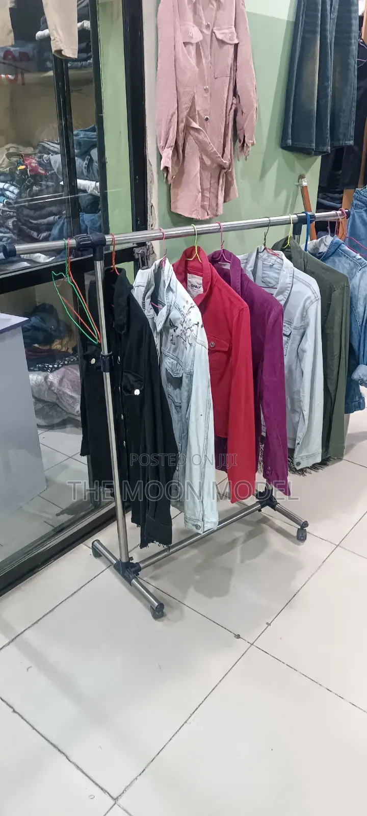 Quality Adjustable Single Cloth Display Hanger