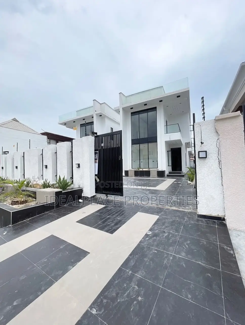 5bdrm Duplex in Lekki Expressway for sale