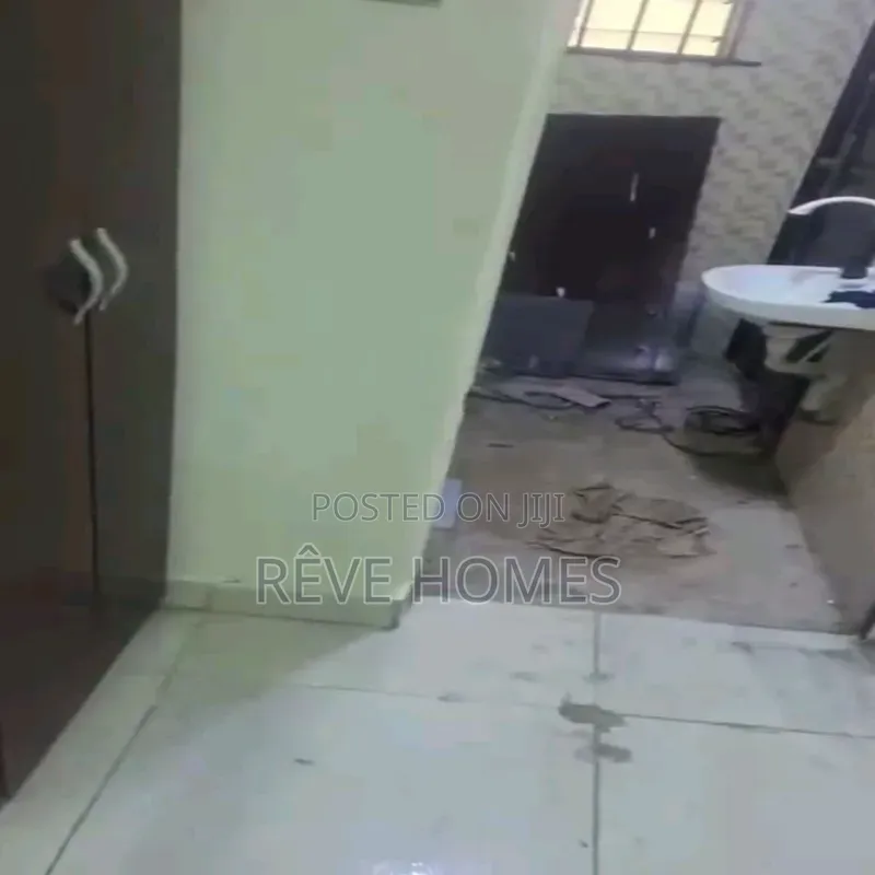 Mini Flat in Anthony Village for rent