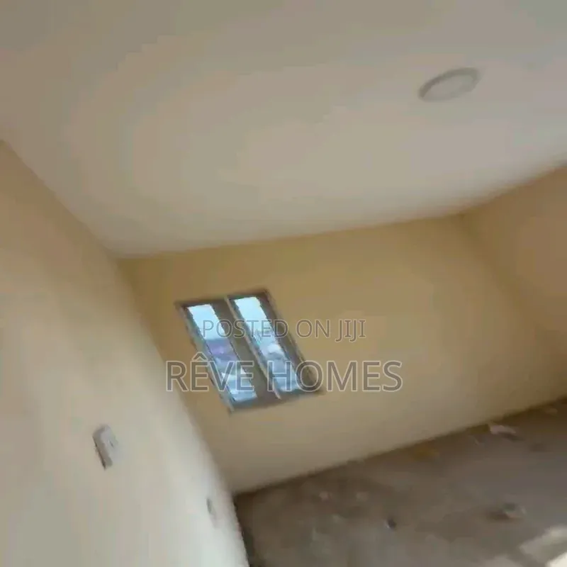 2bdrm Block of Flats in Oworonshoki / Gbagada for rent