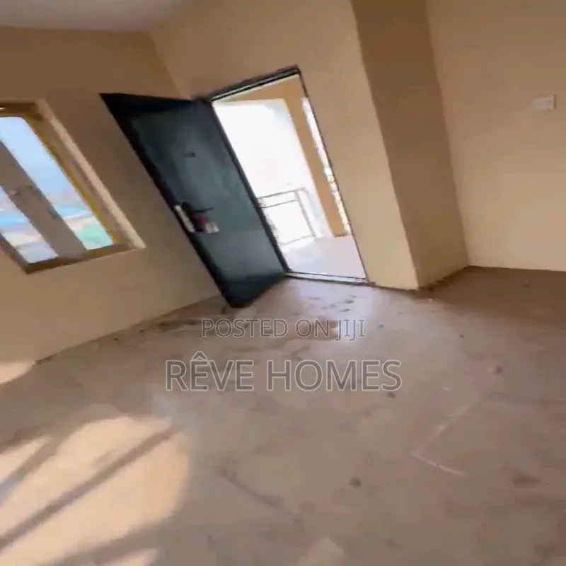2bdrm Block of Flats in Oworonshoki / Gbagada for rent