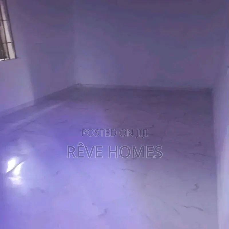 2bdrm Block of Flats in Adekunle for rent