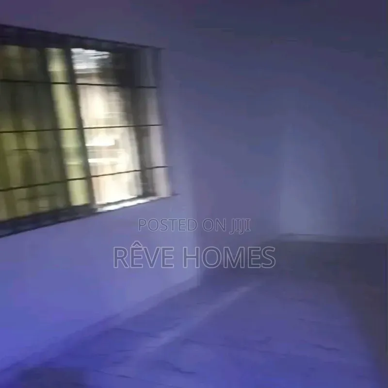 2bdrm Block of Flats in Adekunle for rent