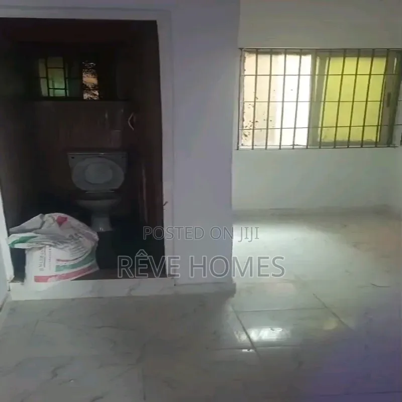 2bdrm Block of Flats in Adekunle for rent