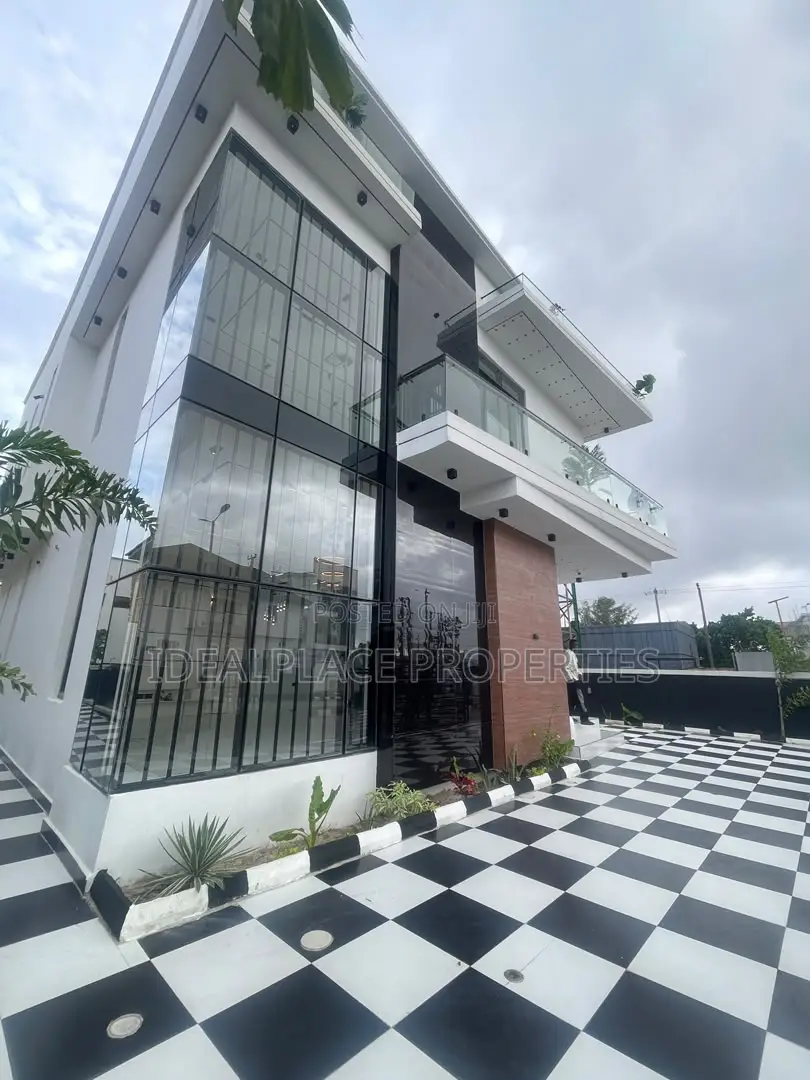 5bdrm Duplex in Sangotedo for sale
