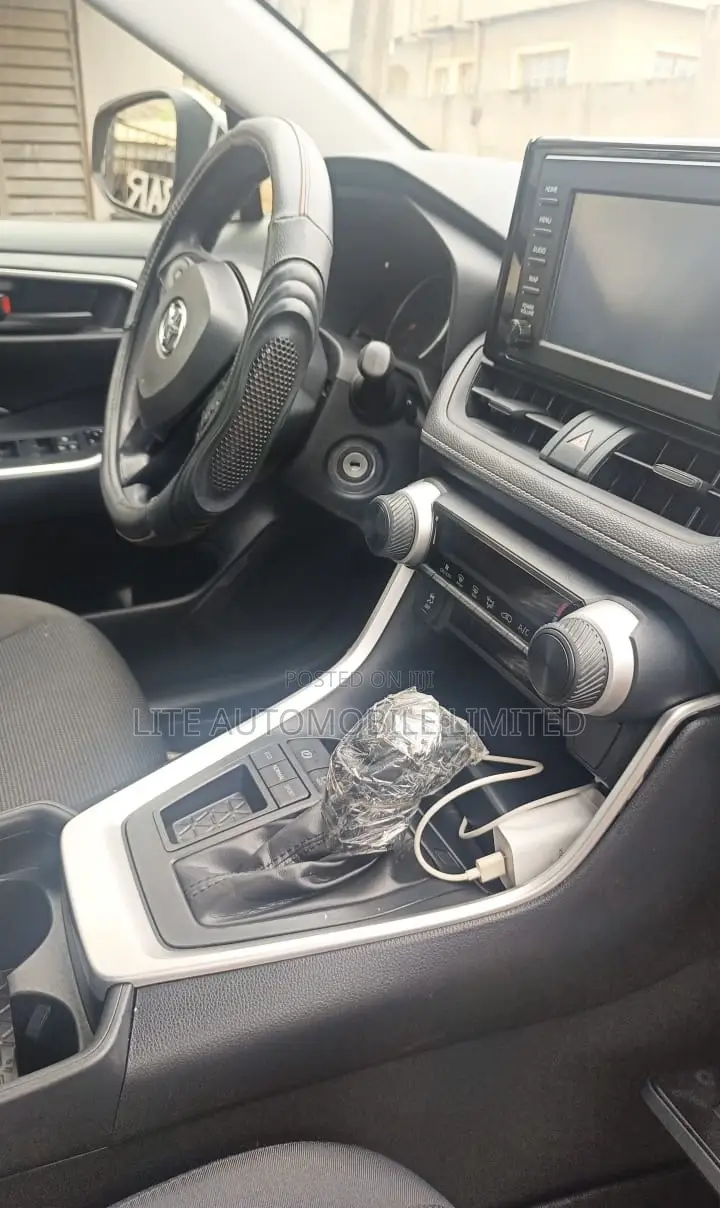 Toyota RAV4 XLE AWD 2020 Gray