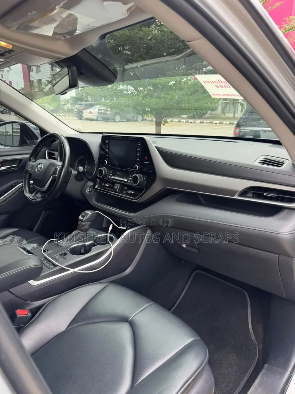Toyota Highlander 2022 Silver