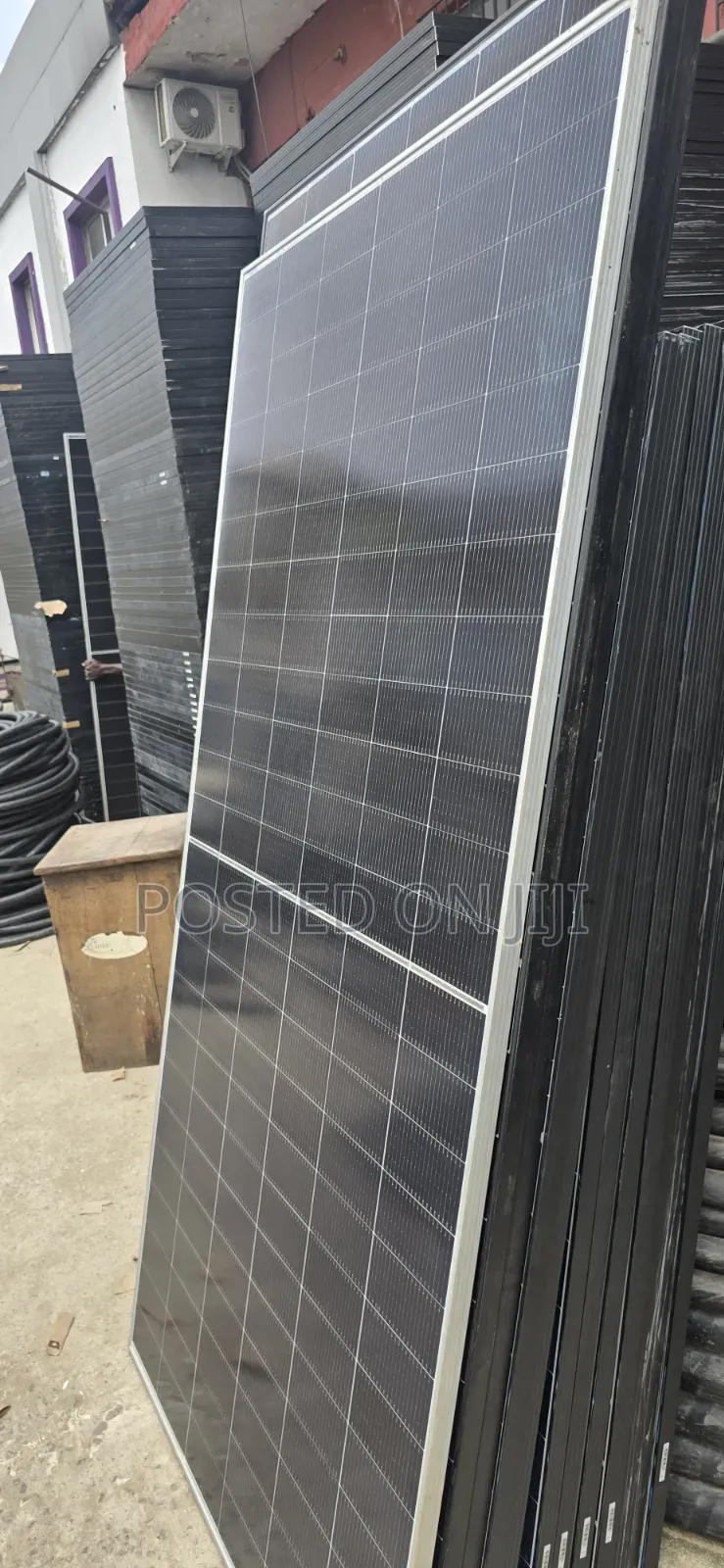 585w Jinko High Efficiency Monocrystalline Solar Panel