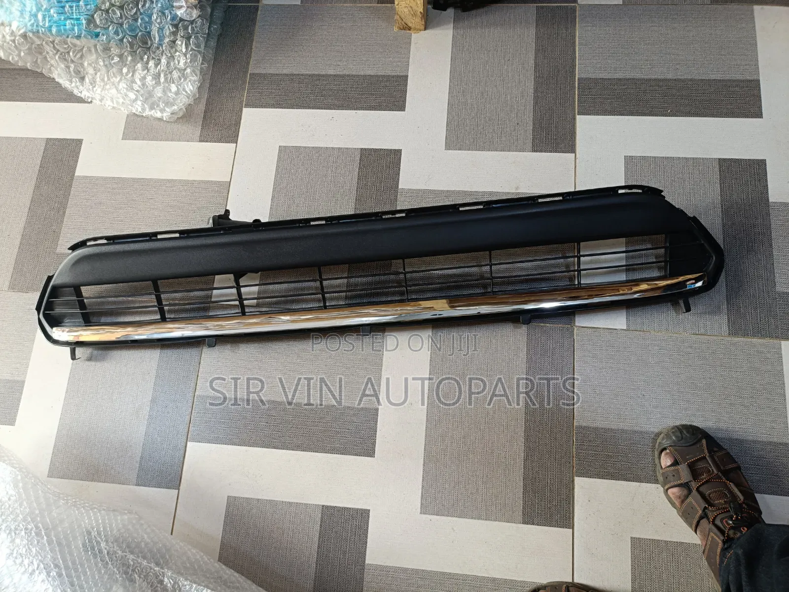 Front Bumper Down Grill/Chrome Highlander 2012