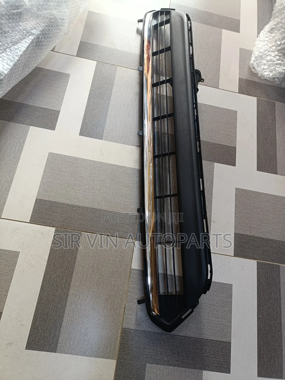 Front Bumper Down Grill/Chrome Highlander 2012
