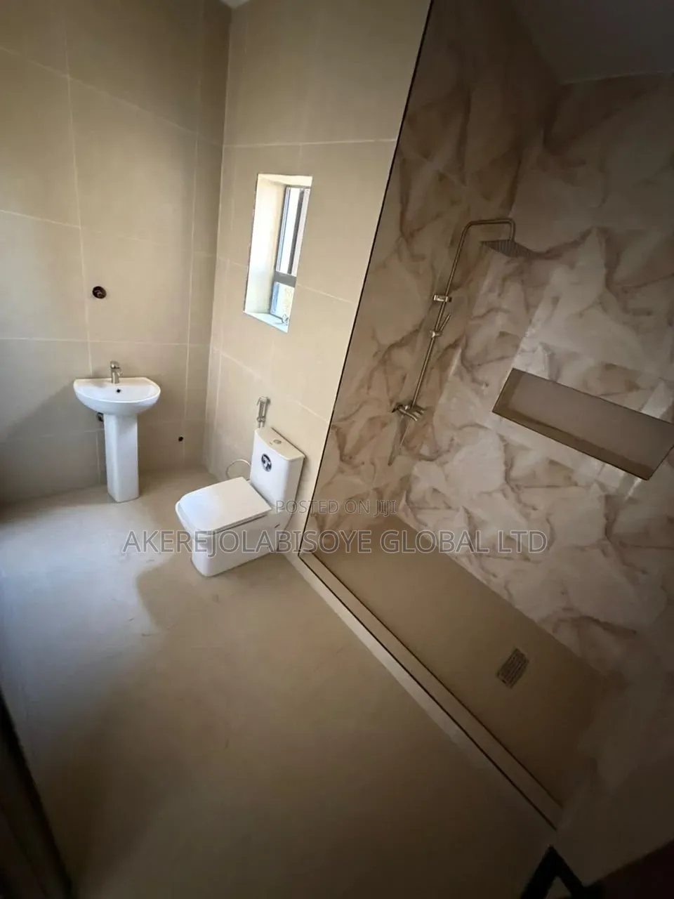1bdrm Apartment in Gwarinpa Main Abuja, Life Camp for rent
