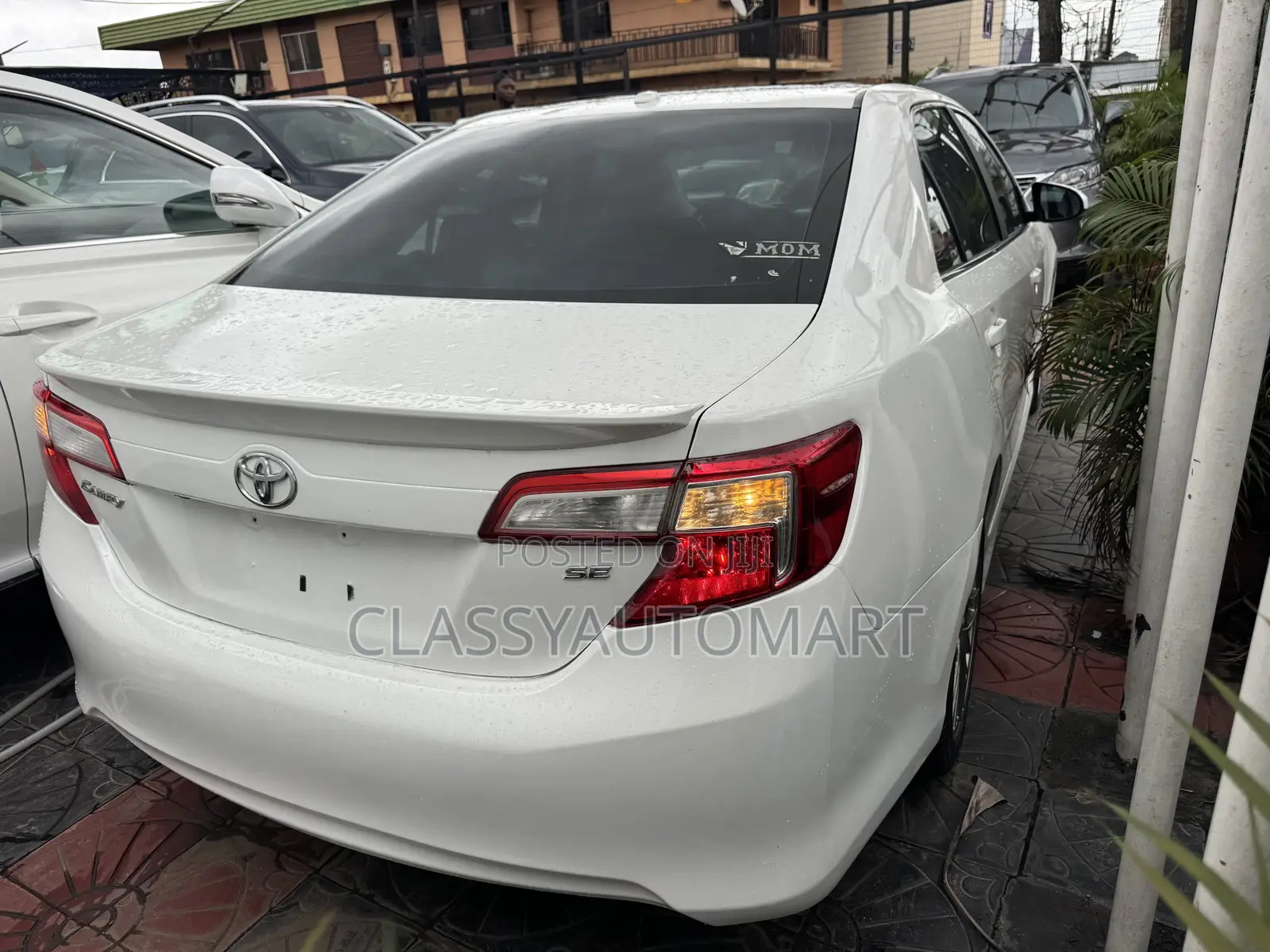 Toyota Camry SE V6 4dr Sedan (3.5L 6cyl 6A) 2012 White