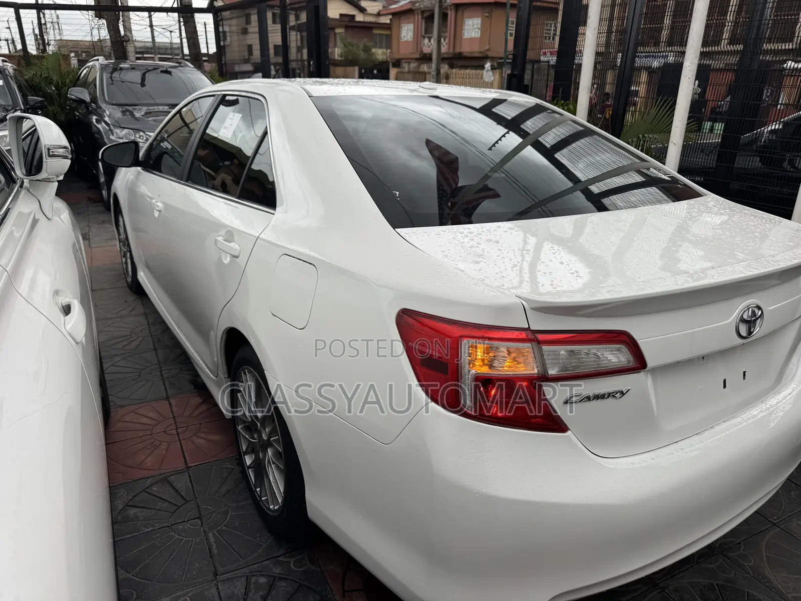 Toyota Camry SE V6 4dr Sedan (3.5L 6cyl 6A) 2012 White