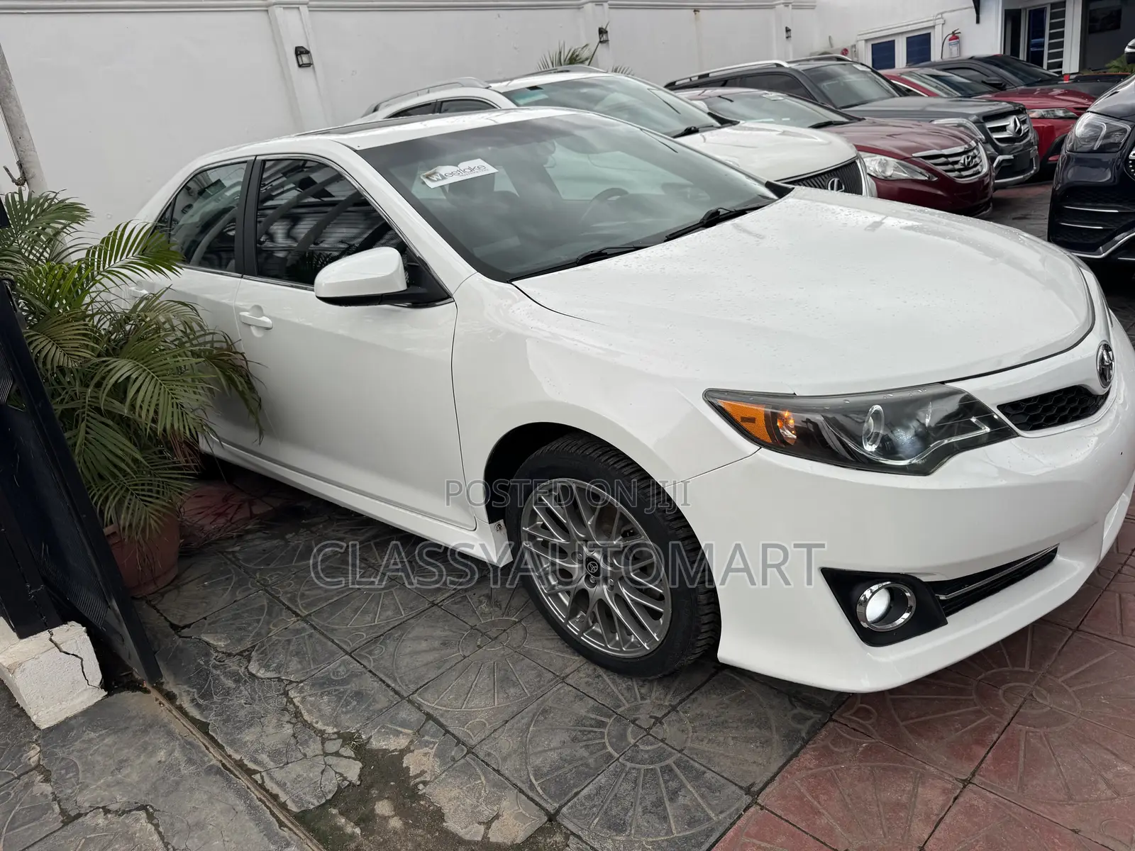 Toyota Camry SE V6 4dr Sedan (3.5L 6cyl 6A) 2012 White