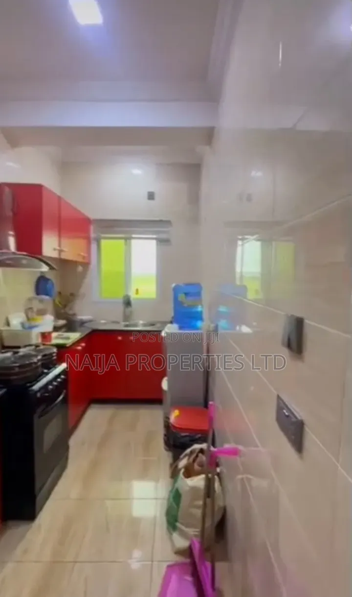 Mini Flat in Chevron for rent