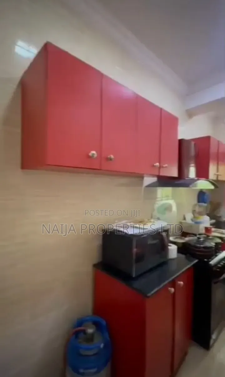 Mini Flat in Chevron for rent