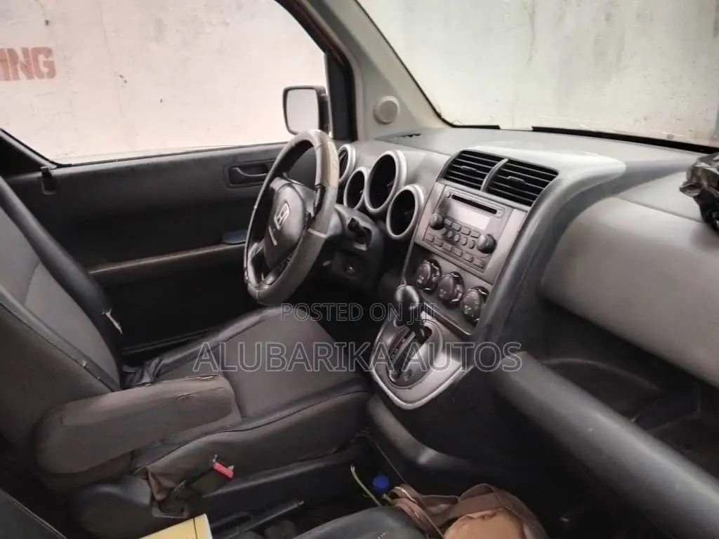 Honda Element 2004 Orange