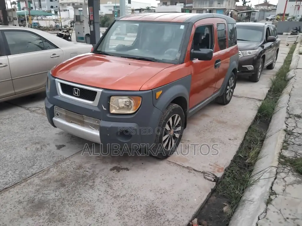 Honda Element 2004 Orange