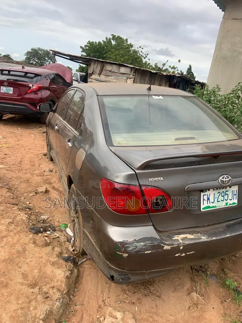 Toyota Corolla 2004 Gray