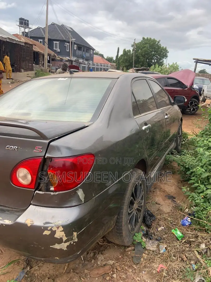 Toyota Corolla 2004 Gray