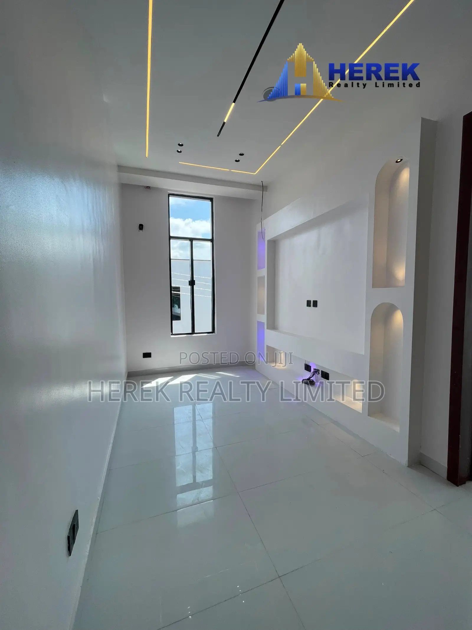 4bdrm Duplex in Ikota for sale