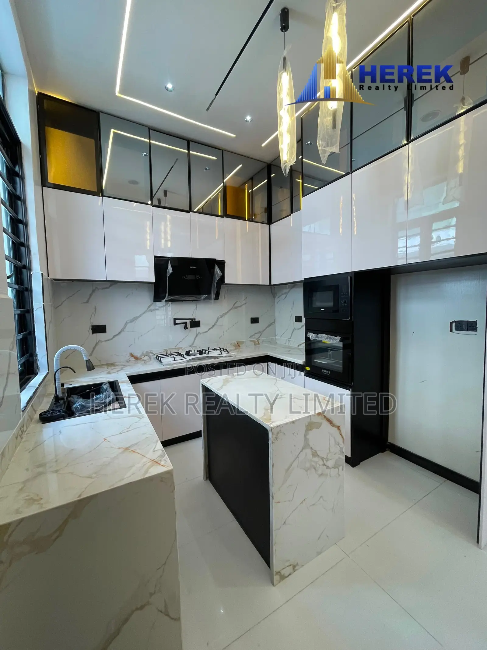 4bdrm Duplex in Ikota for sale