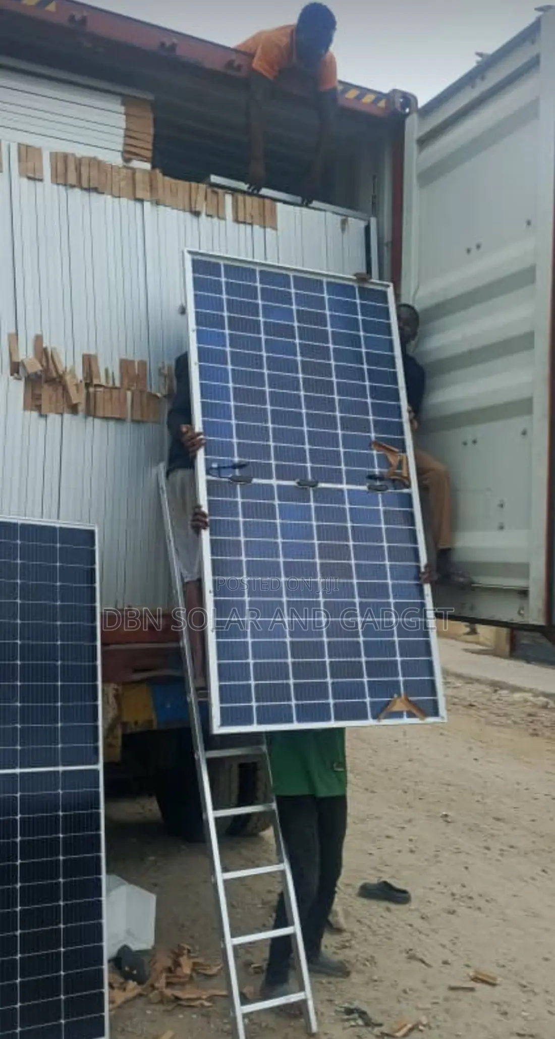 620w Jinko Byfacial Solar Panels Halfcut 144cell Available in Stock
